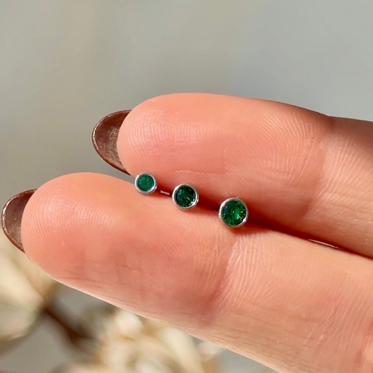 Round Emerald Flat Back Stud Bezel Set in Solid 14k White Gold
