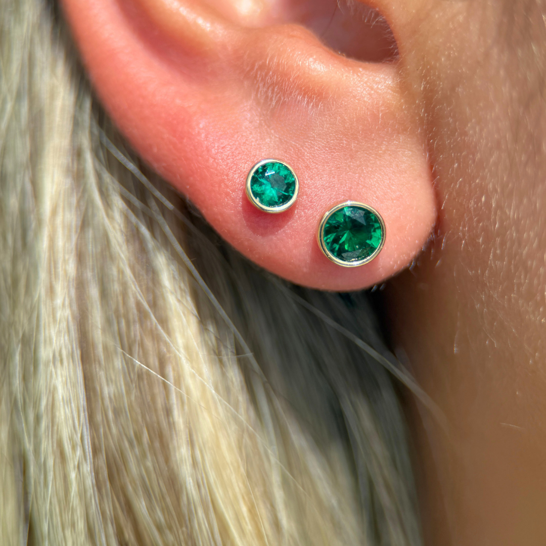 Round Emerald Flat Back Stud Bezel Set in Solid 14k Yellow Gold